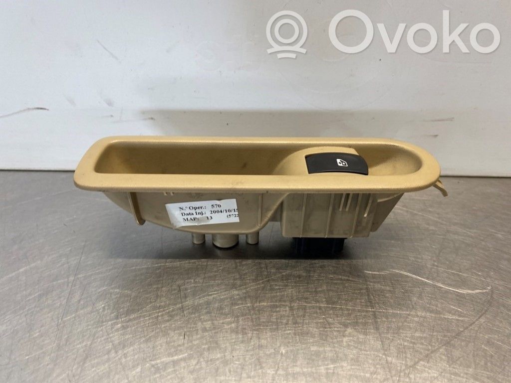 Electric window control switch   8200315536,8200315536