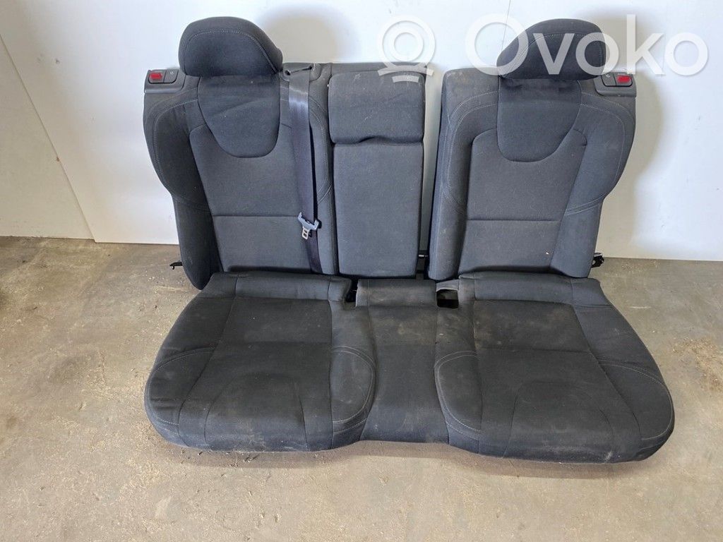 Volvo V40 Toisen istuinrivin istuimet 