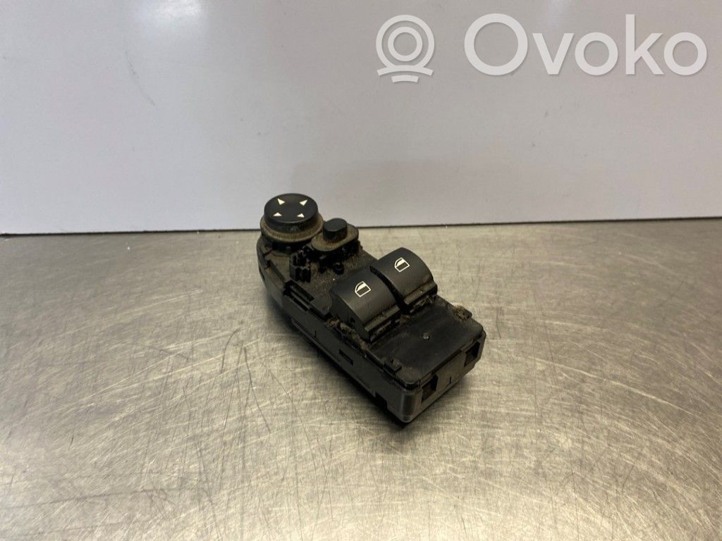 Electric window control switch   6952006,6952006