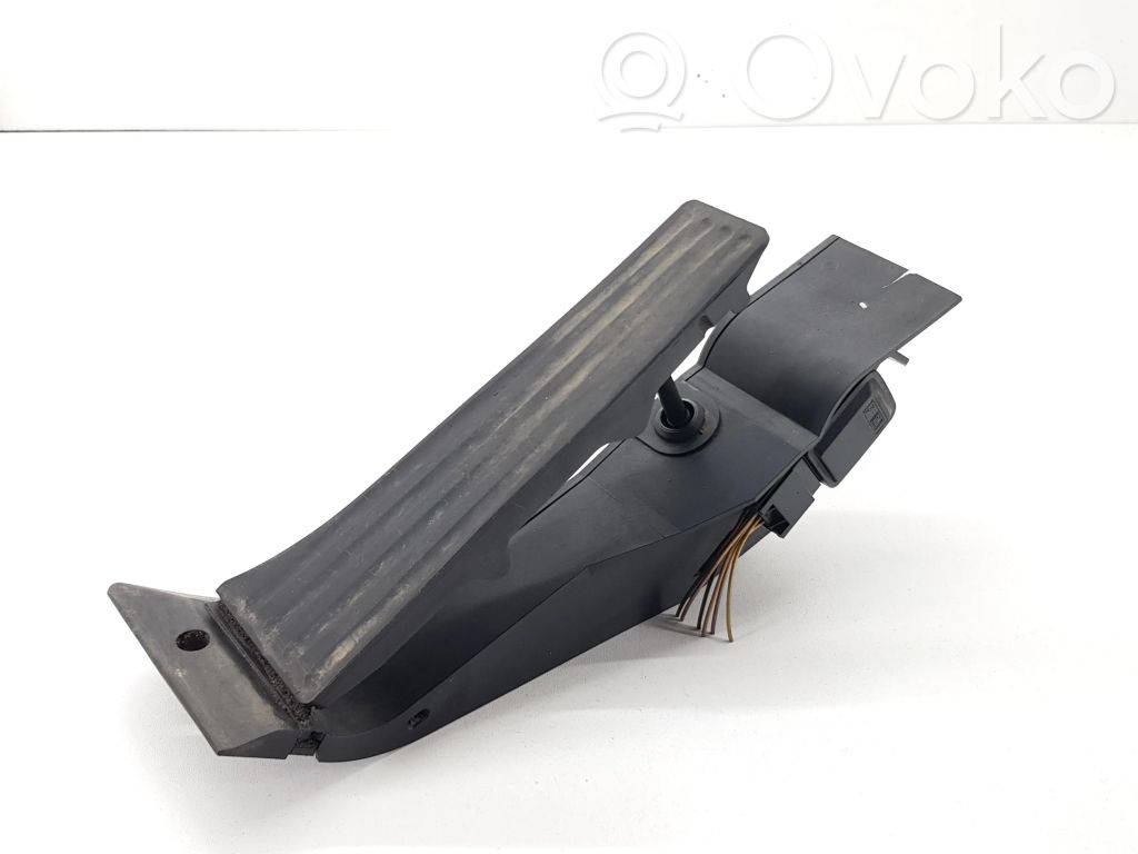 Accelerator throttle pedal   25916010,67669300