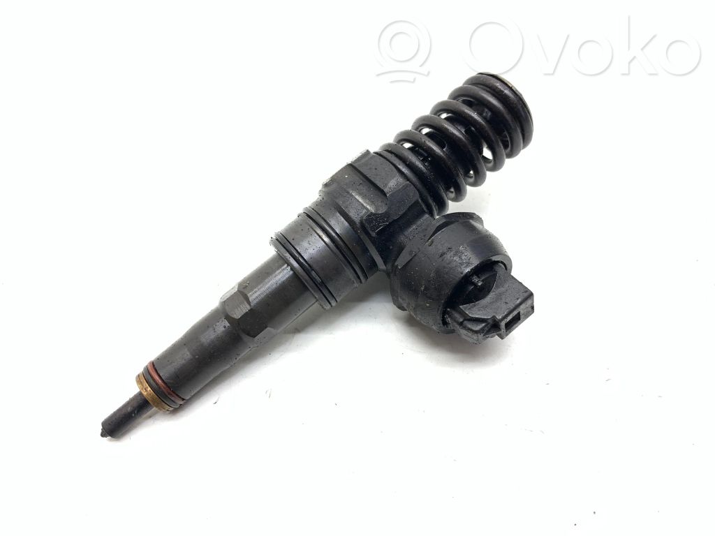 Volkswagen PASSAT B6 Inyector de combustible 