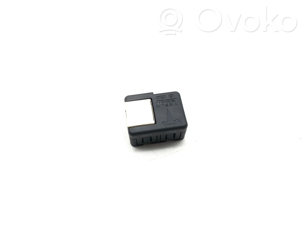 AUX-pistokeliitin   168190400A