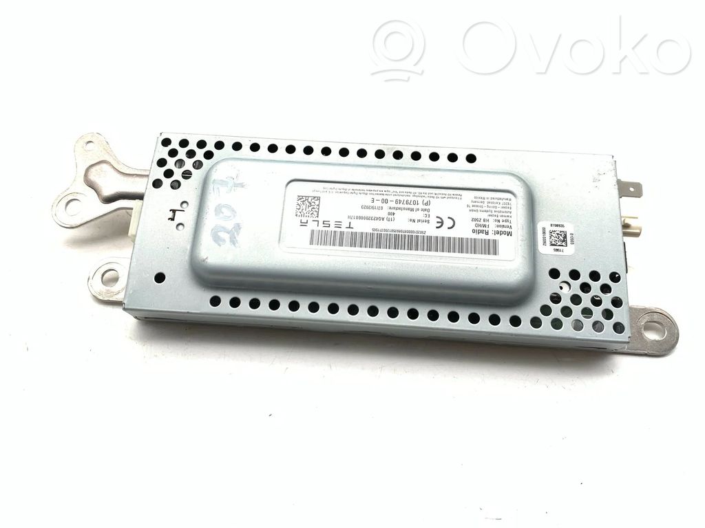 Tesla Model 3 Antenos stiprintuvas 