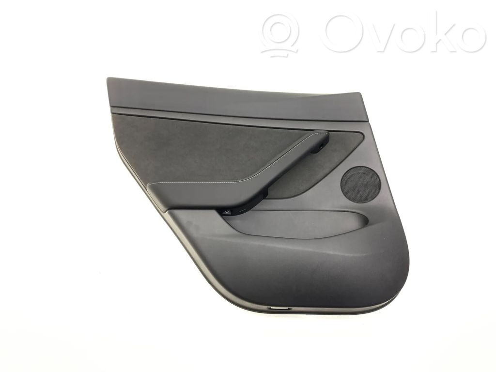 Apšuvums aizmugurējām durvīm   160861700A