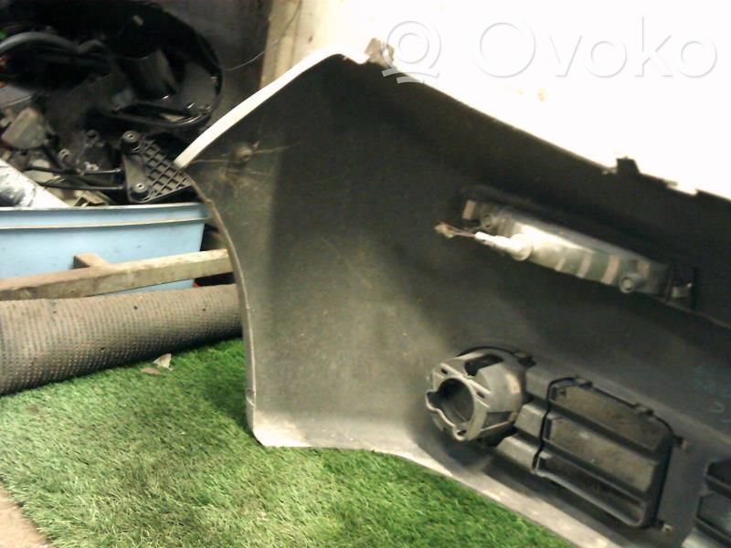 Opel Vivaro Parachoques delantero 