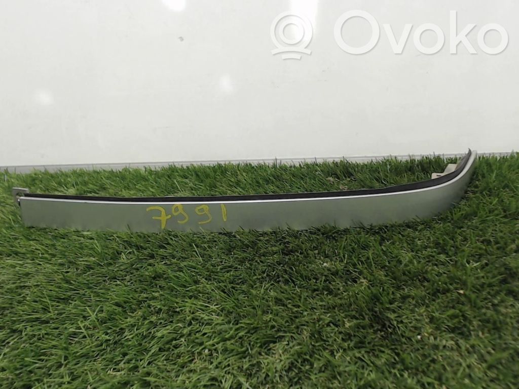 Under headlight/headlamp trim   7701034277