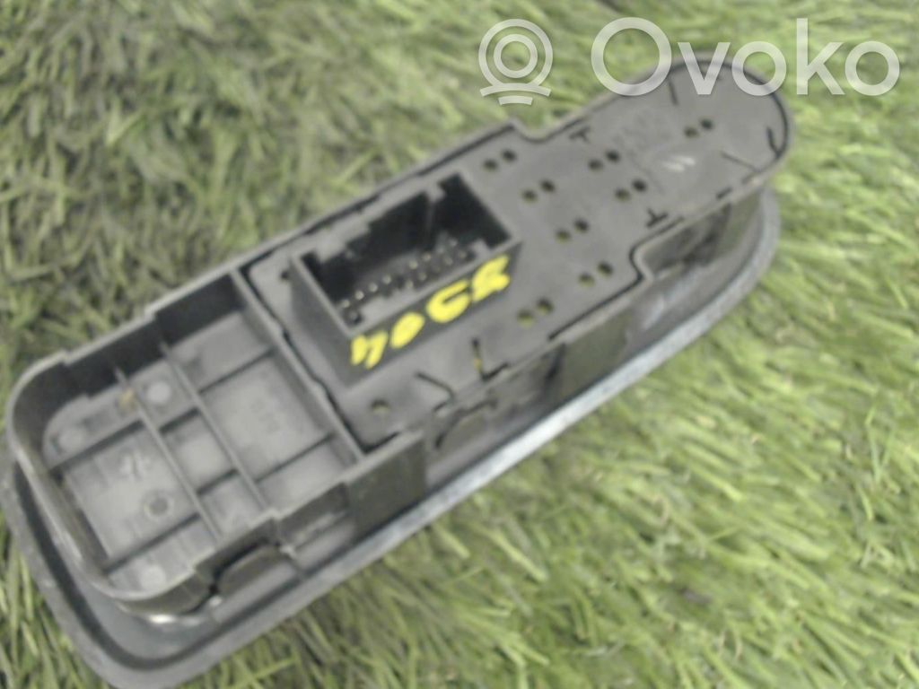 Peugeot 308 Electric window control switch 