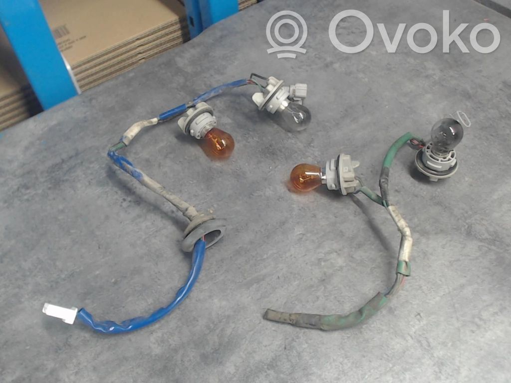 Toyota Auris E180 Takavalon polttimon suojan pidike 