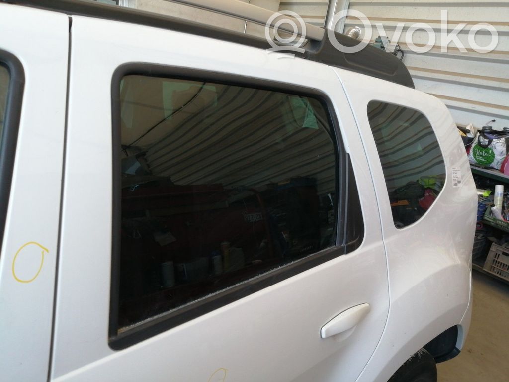 Dacia Duster Luna de la puerta trasera 