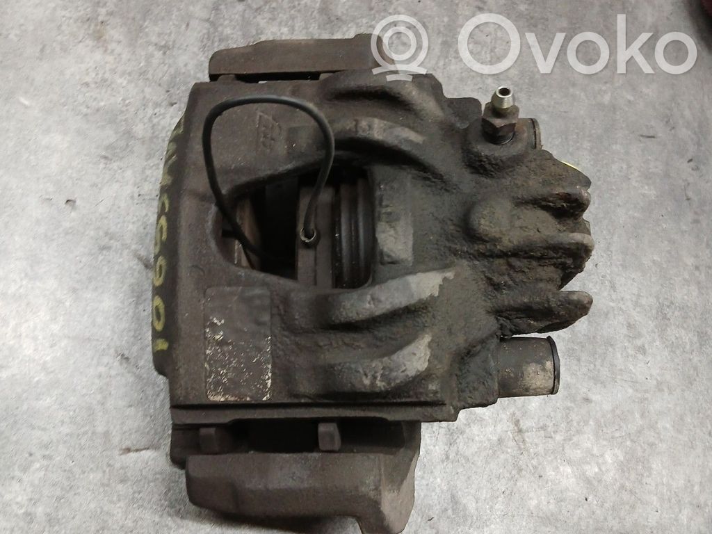 Peugeot 306 Zacisk hamulcowy przedni 