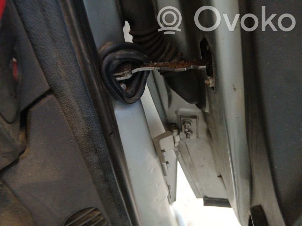 Peugeot 807 Etuoven pidätin 