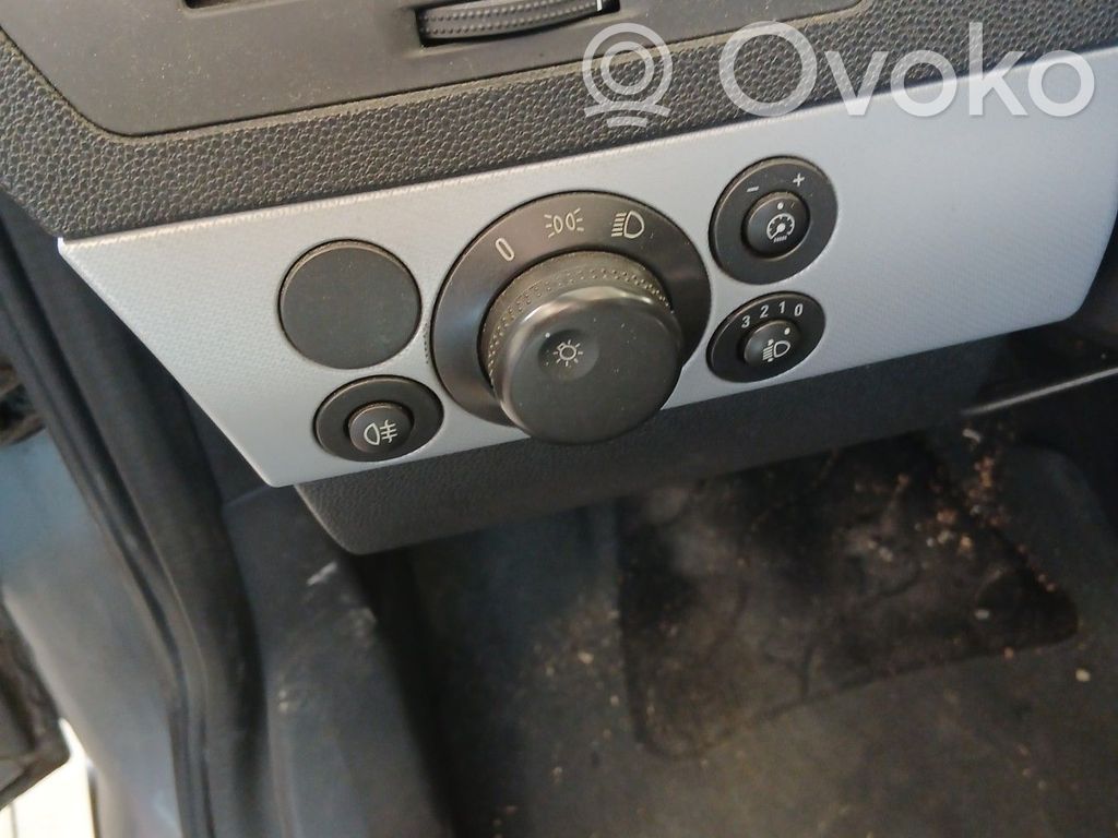 Opel Astra H Light switch 