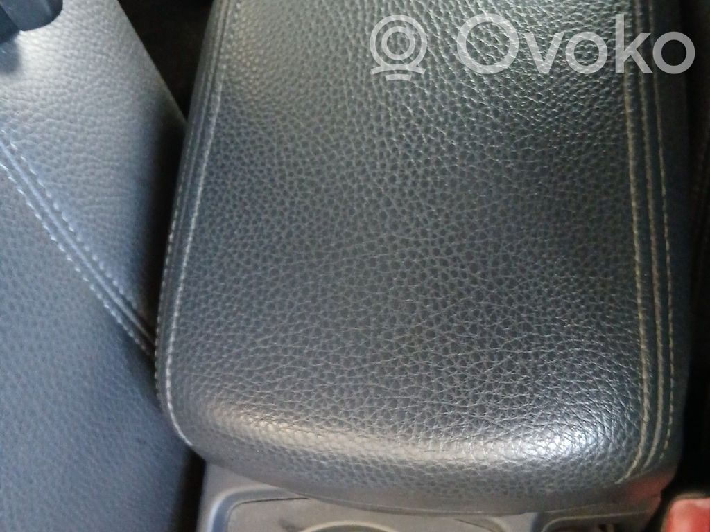 Volvo V50 Reposabrazos 