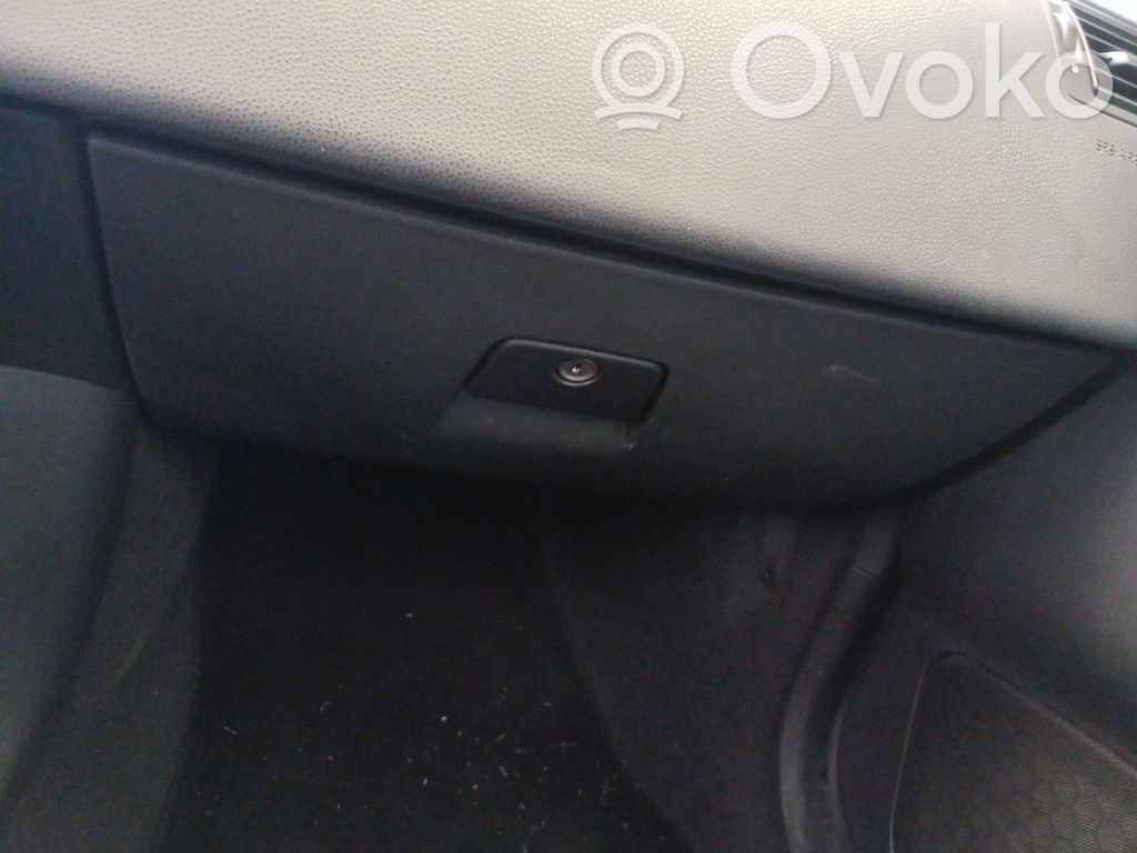 Volvo V50 Daiktadėžės (bordačioko) komplektas 