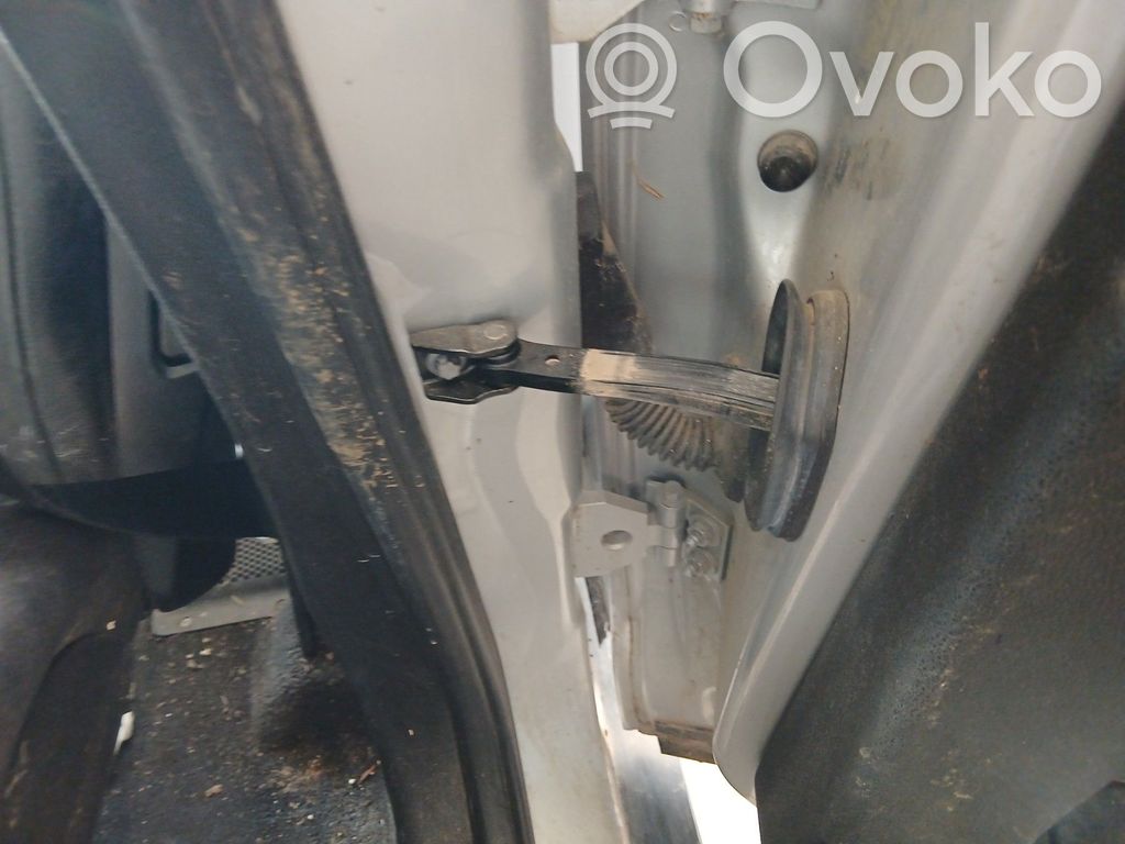 BMW X3 E83 Takaoven pidätin 