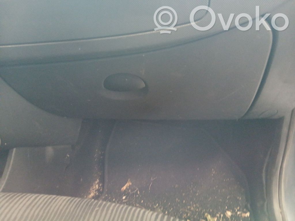 Dacia Logan I Juego guantera 