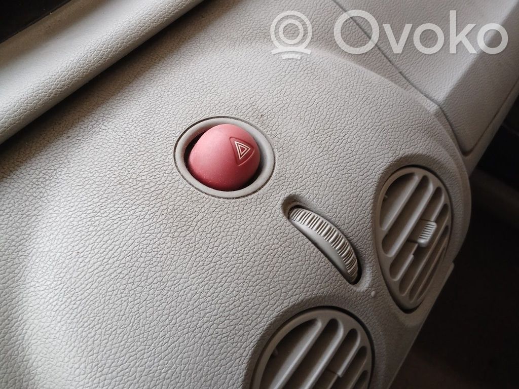 Renault Twingo I Hazard light switch 