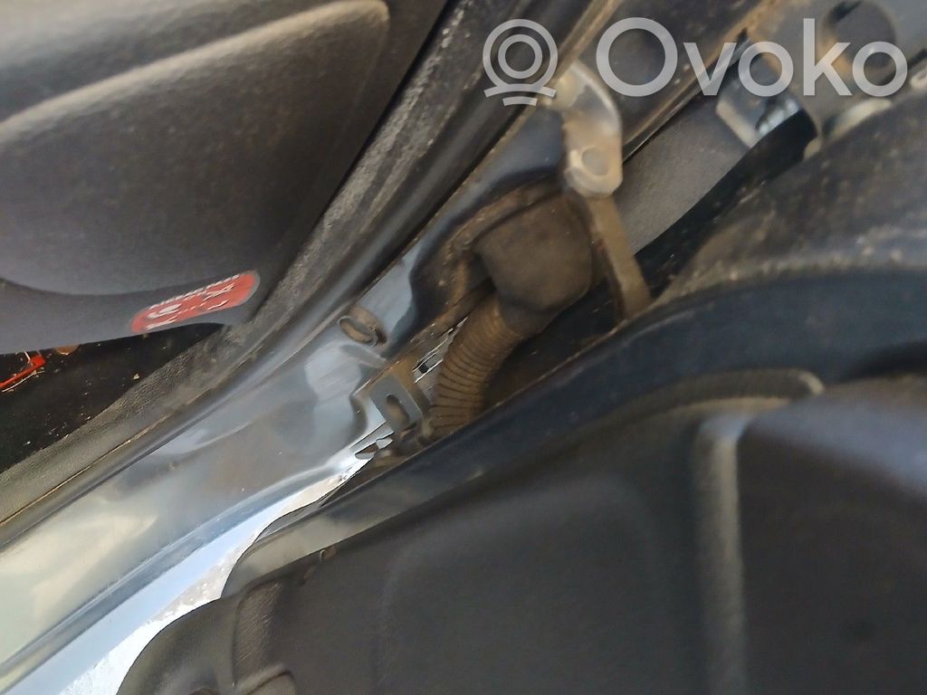 Peugeot 206 Etuoven pidätin 