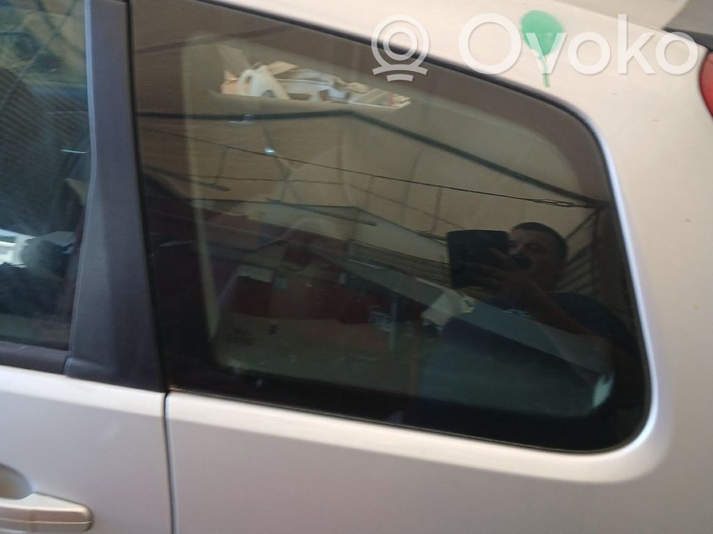 Rear side window   1382229