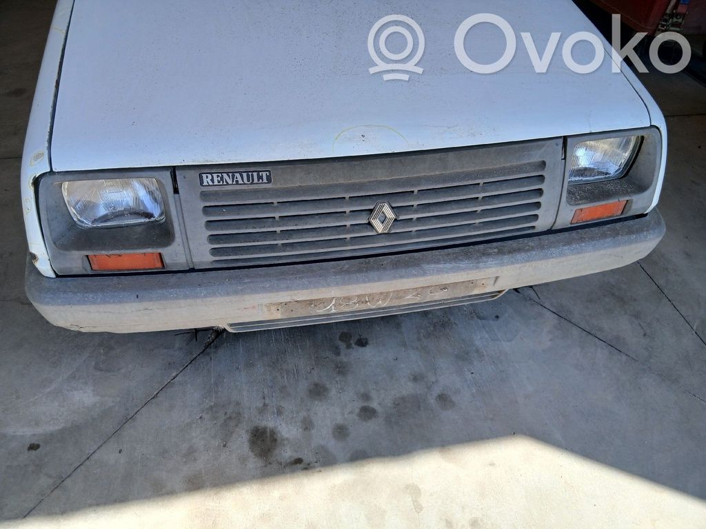 Front grill   7700786635