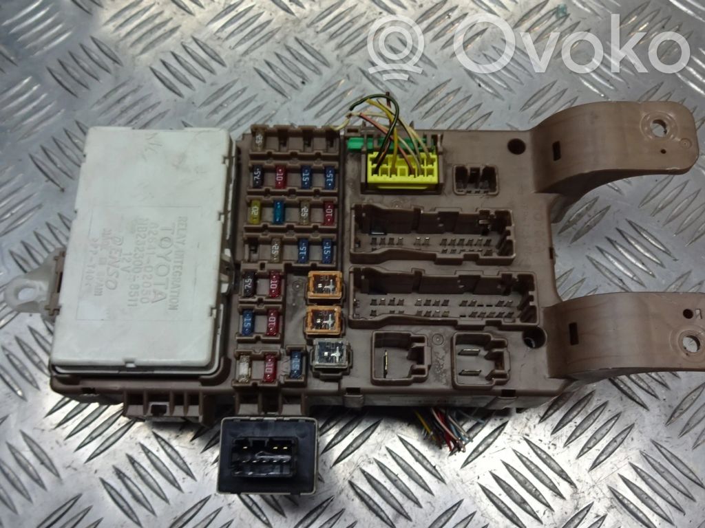 Toyota Corolla E120 E130 Fuse box cover 