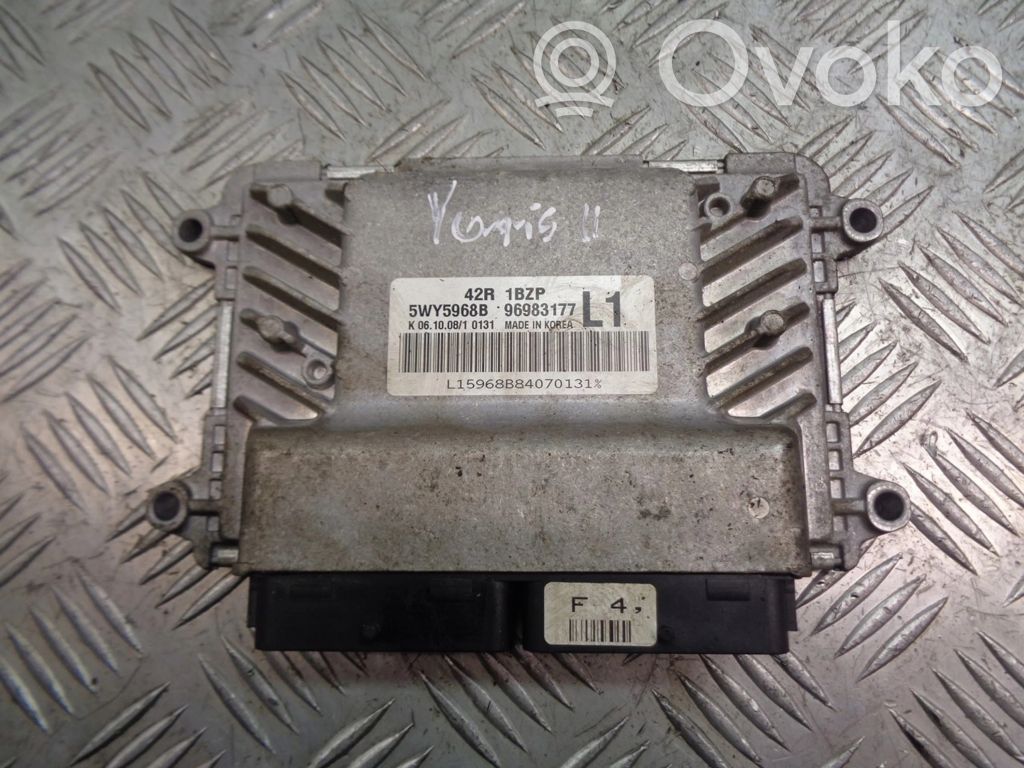 Toyota Yaris Unidad de control/módulo ECU del motor 