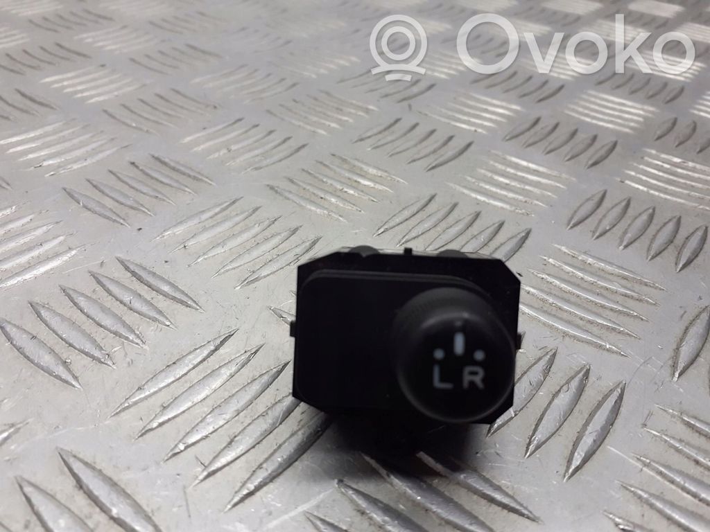 Wing mirror switch
