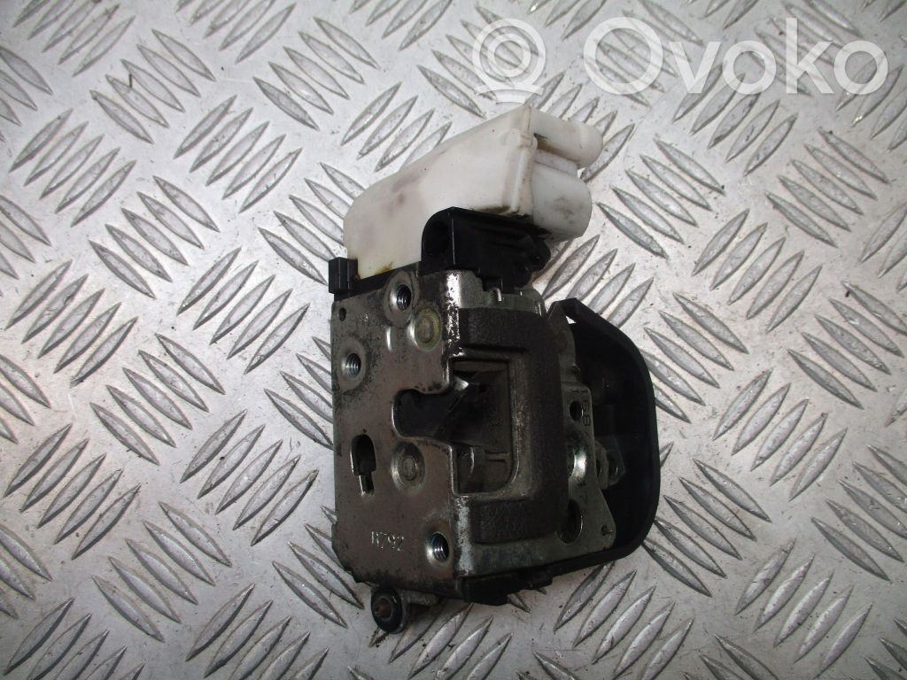 Cerradura de puerta delantera   B792