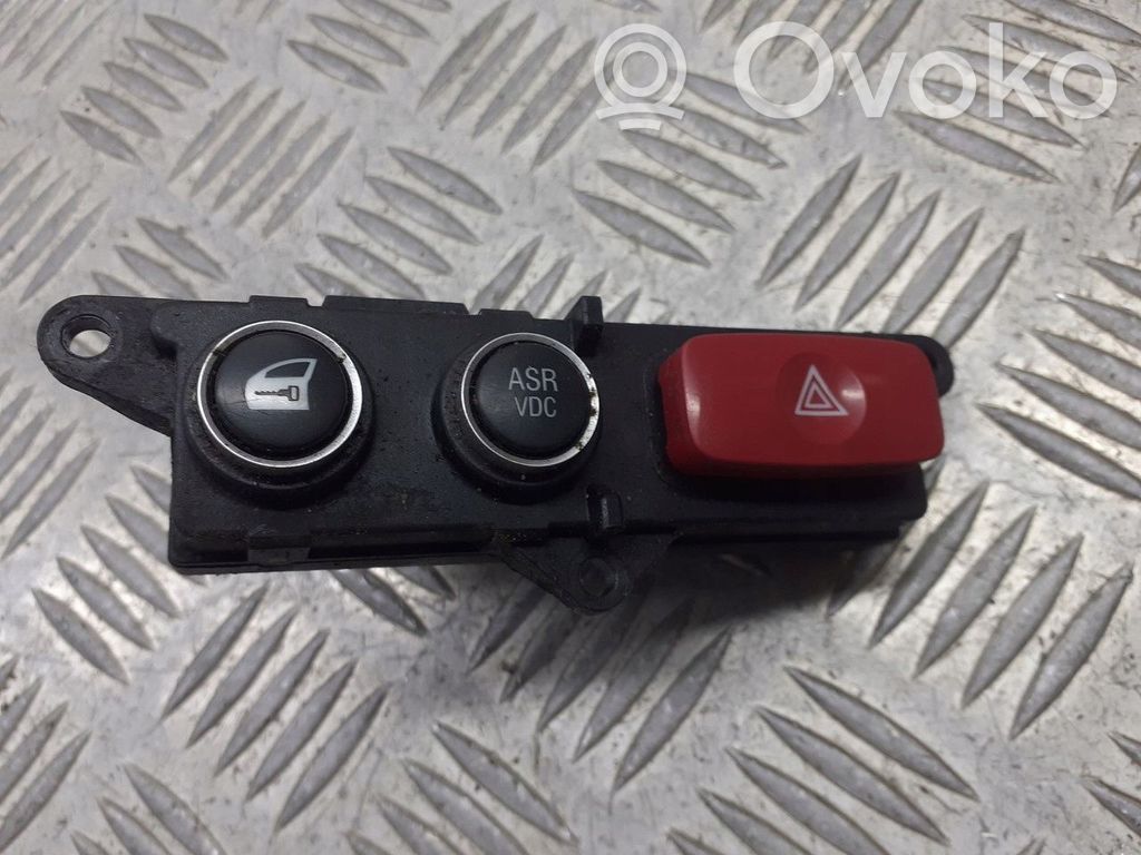 Botón interruptor de luz de peligro   156067821