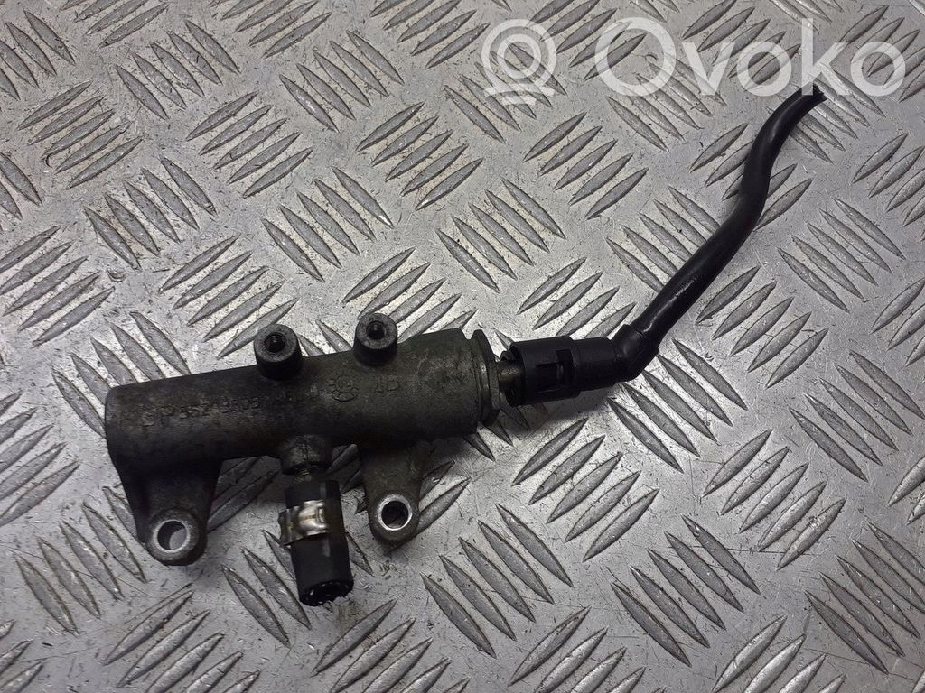 Opel Astra H Distributore del carburante agli iniettori
