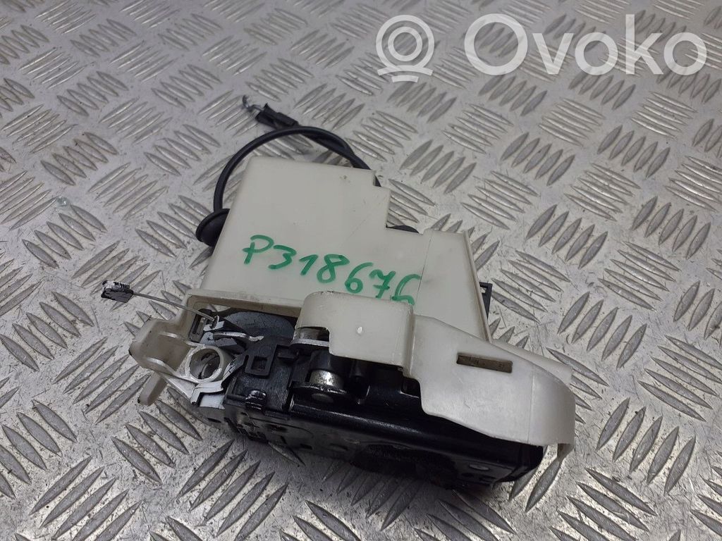 Volkswagen Polo IV 9N3 Etuoven lukko 