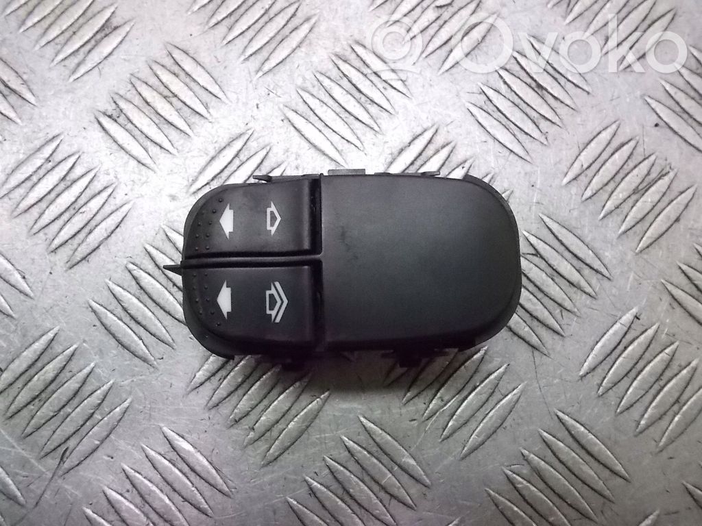 Ford Focus Rivestimento pulsantiera finestrino della portiera anteriore 