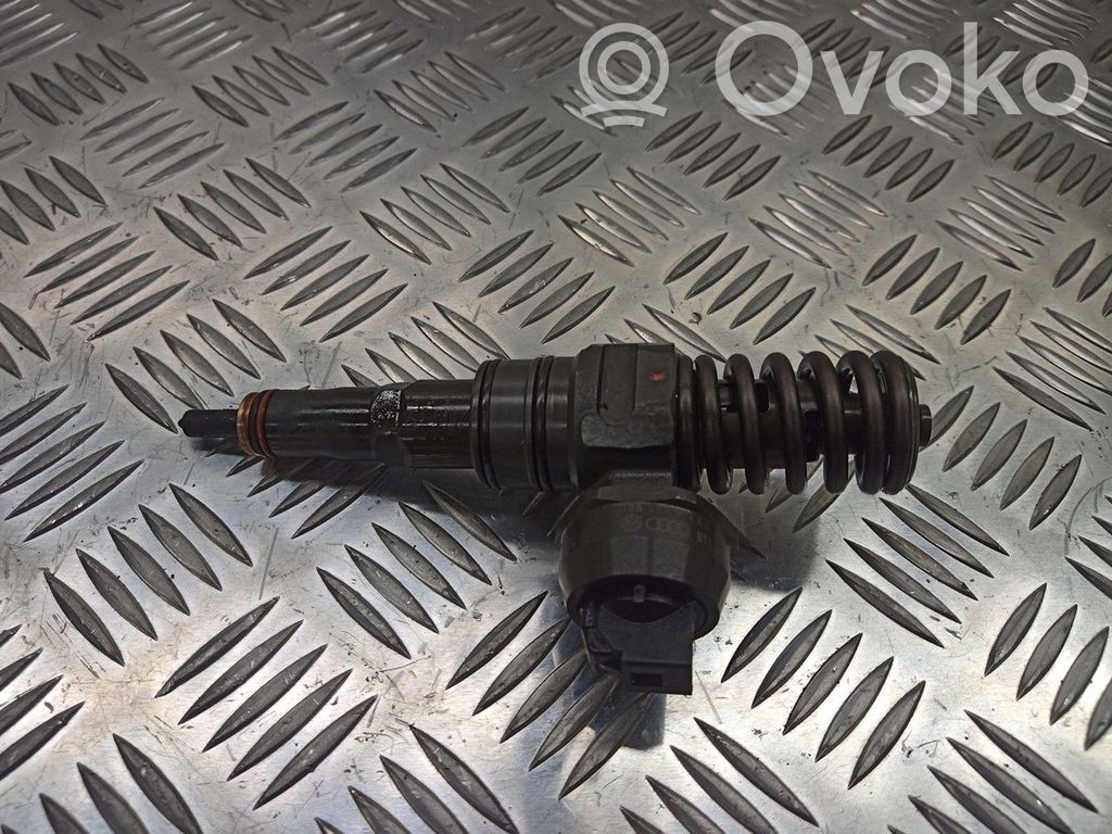 Inyector de combustible   038130073AG