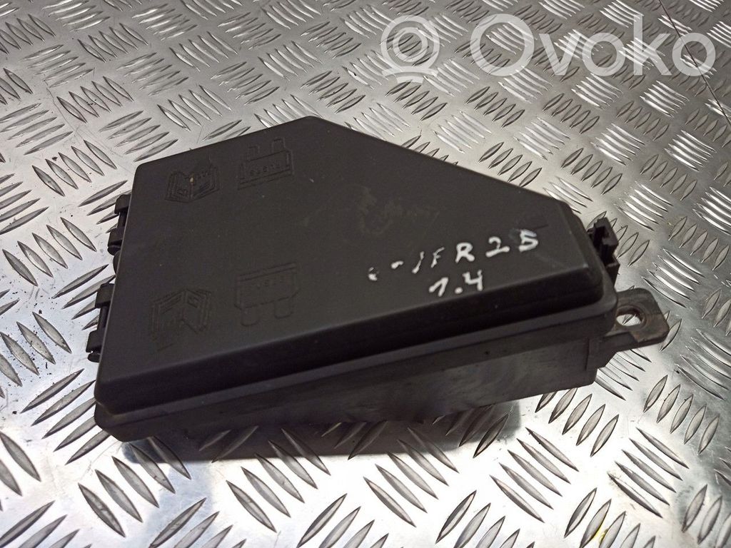 Rover 25 Sulakerasian kansi 