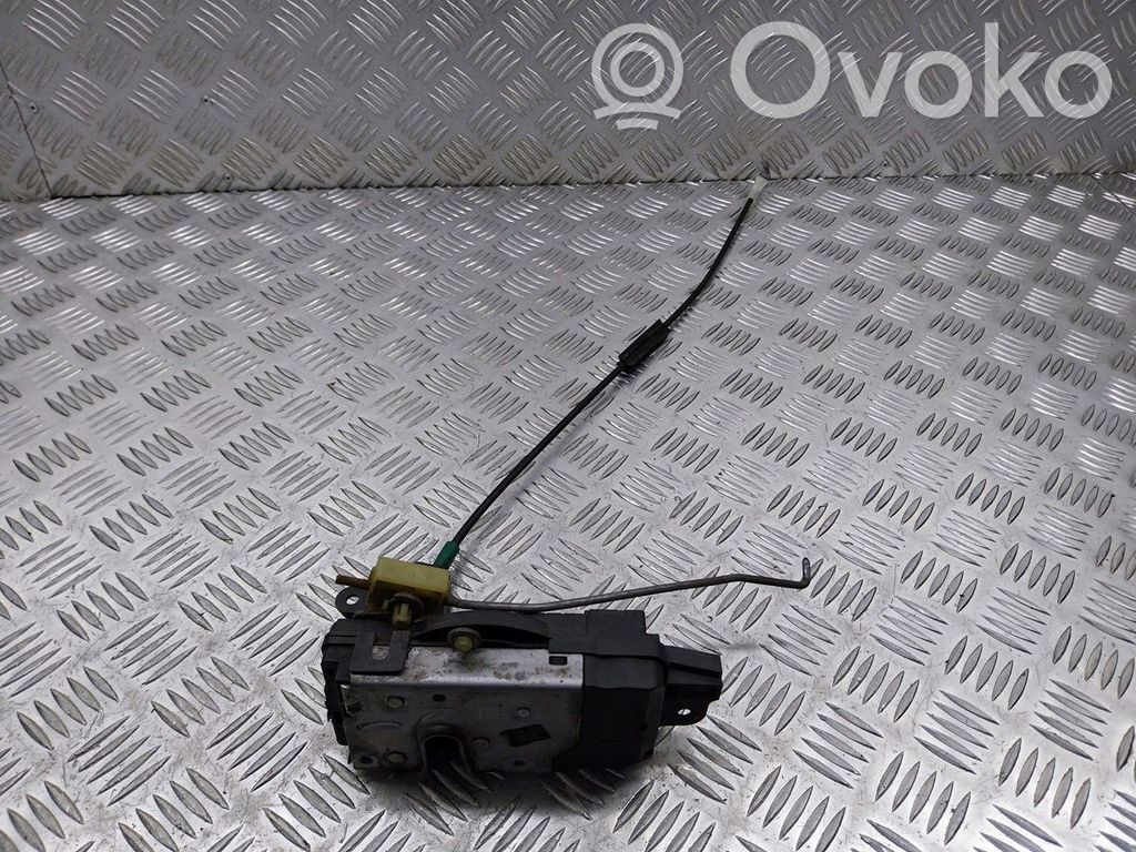 Opel Astra H Zamek drzwi przednich 