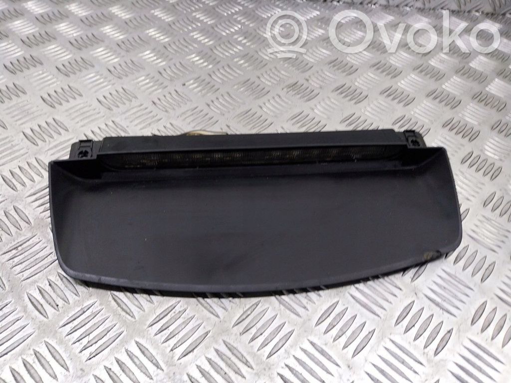 Nissan Primera Troisième feu stop