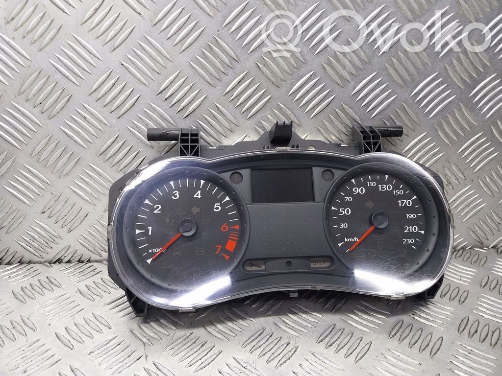 Renault Clio III Tachometer 