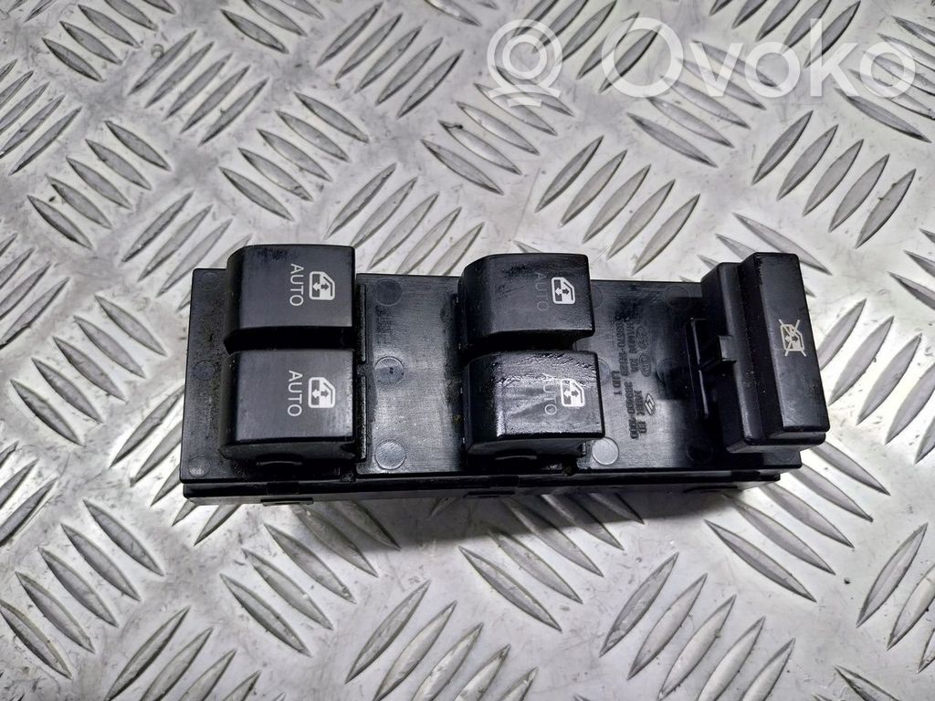 KIA Ceed Front door window switch trim 