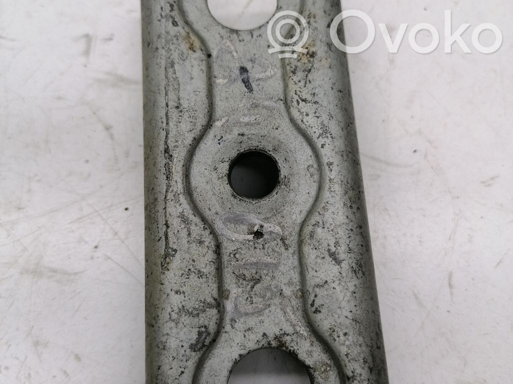 Abrazadera del inyector de combustible   BK2Q9L535AE