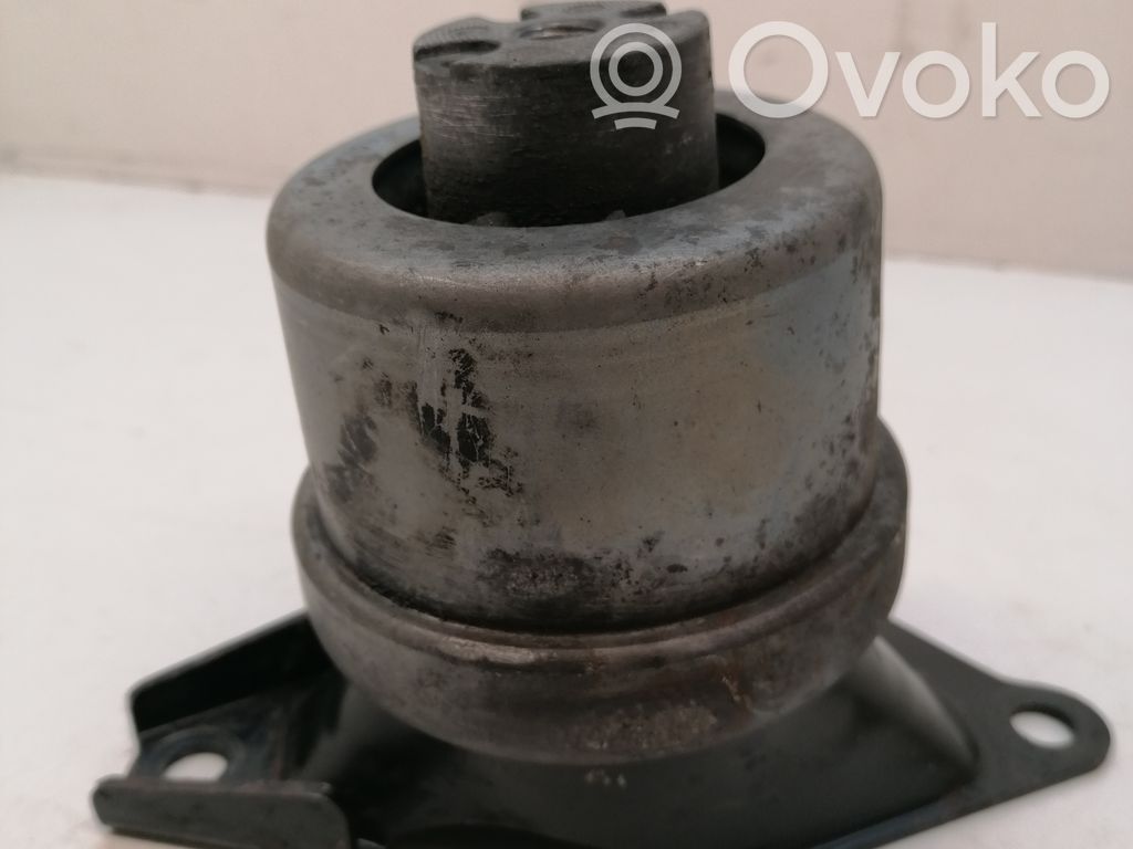 Volkswagen Transporter - Caravelle T5 Engine mount bracket 