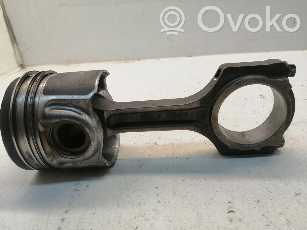 Ford Transit Custom Piston with connecting rod 