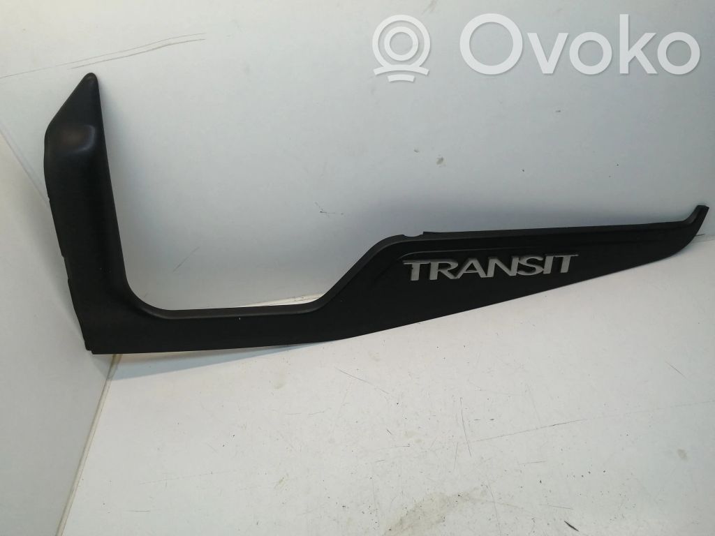 Ford Transit Moulure de vitre de la porte avant 