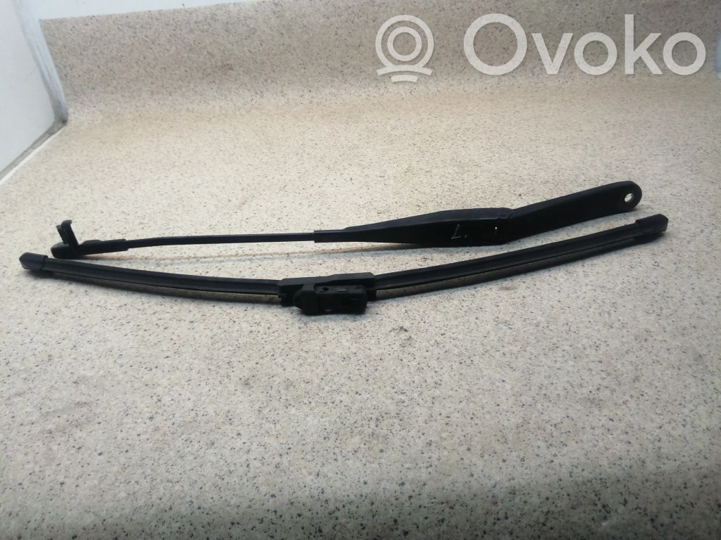 Ford Focus Front wiper blade arm 