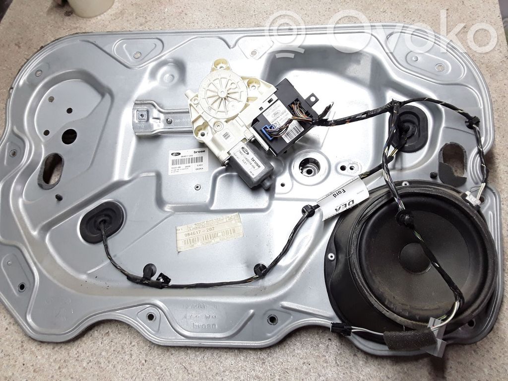 Ford Focus Front door window regulator with motor 