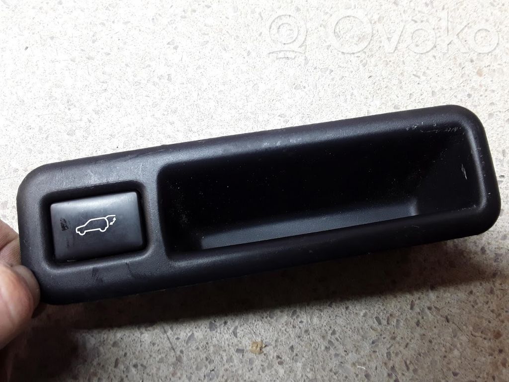 Lexus RX 450H Tailgate opening switch 