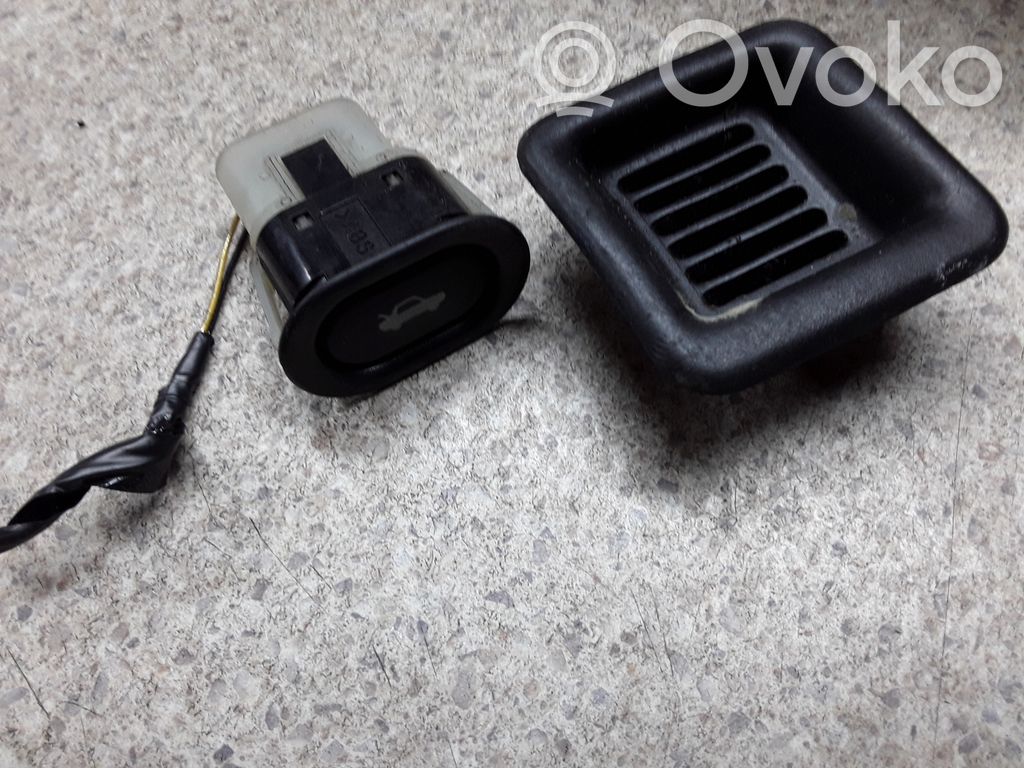 Saab 9-5 Tailgate opening switch 