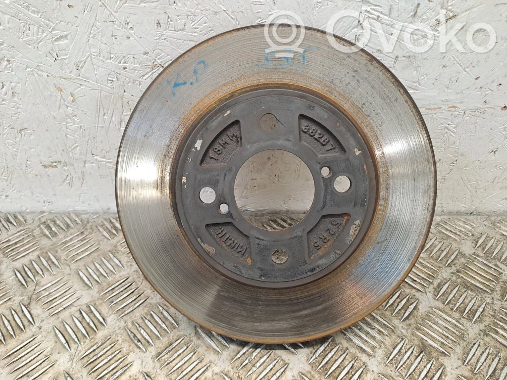 Suzuki Swift III Etujarrulevy 