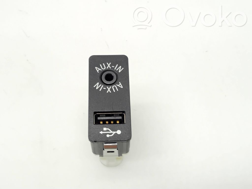 Enchufe conector USB   923765401,8410923765401