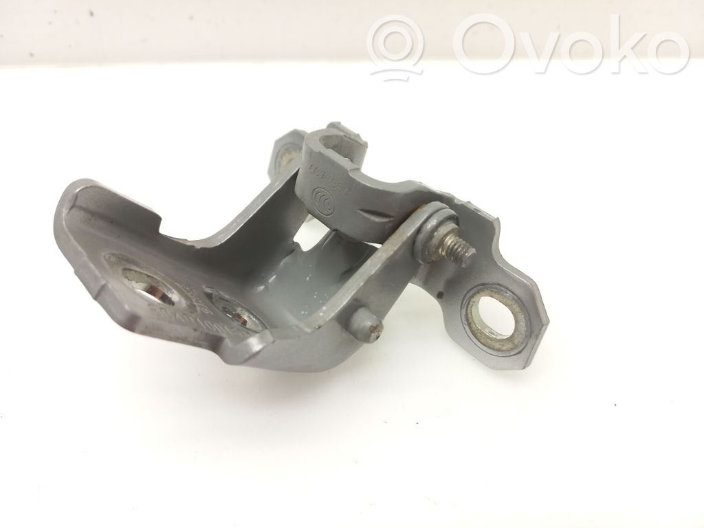 Renault Clio IV Front door upper hinge 