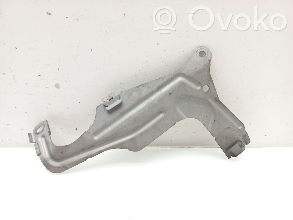 BMW 5 G30 G31 G38 Kita variklio detalė 